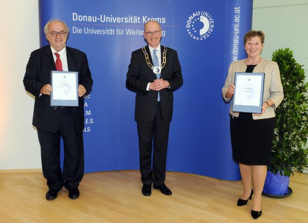 left to right: Prof Michael Brainin, former Professor and Head of the Department for Clinical Neurosciences and Preventive Medicine at the University for Continuing Education Krems, Friedrich Faulhammer, Rector of the University for Continuing Education Krems, Vera Ehgartner, former Chairwoman of the Works Council, former Director of Studies and Head of the Department for Law and Study Organization at the University for Continuing Education Krems