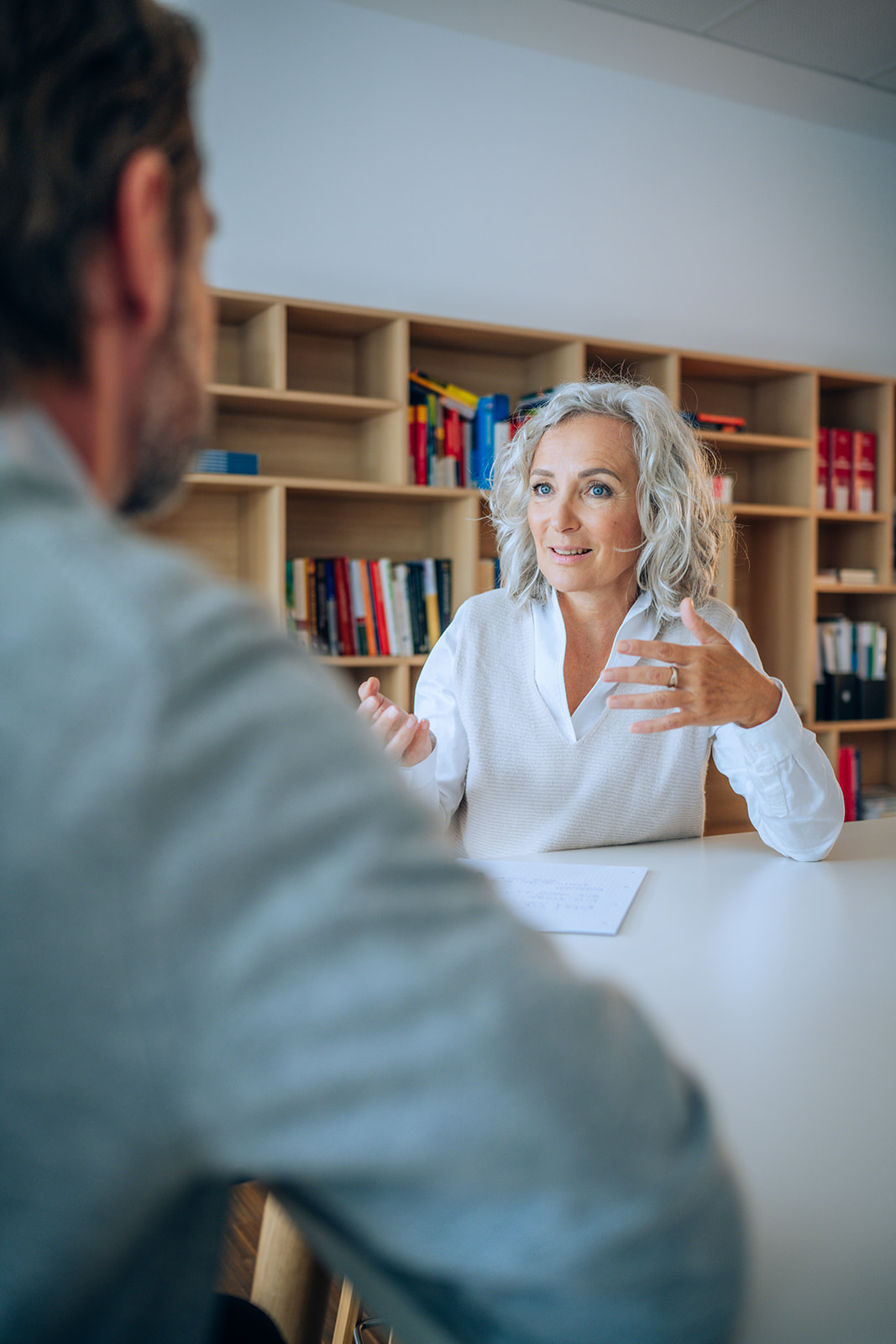 Stehende Menschen, Ansicht von oben