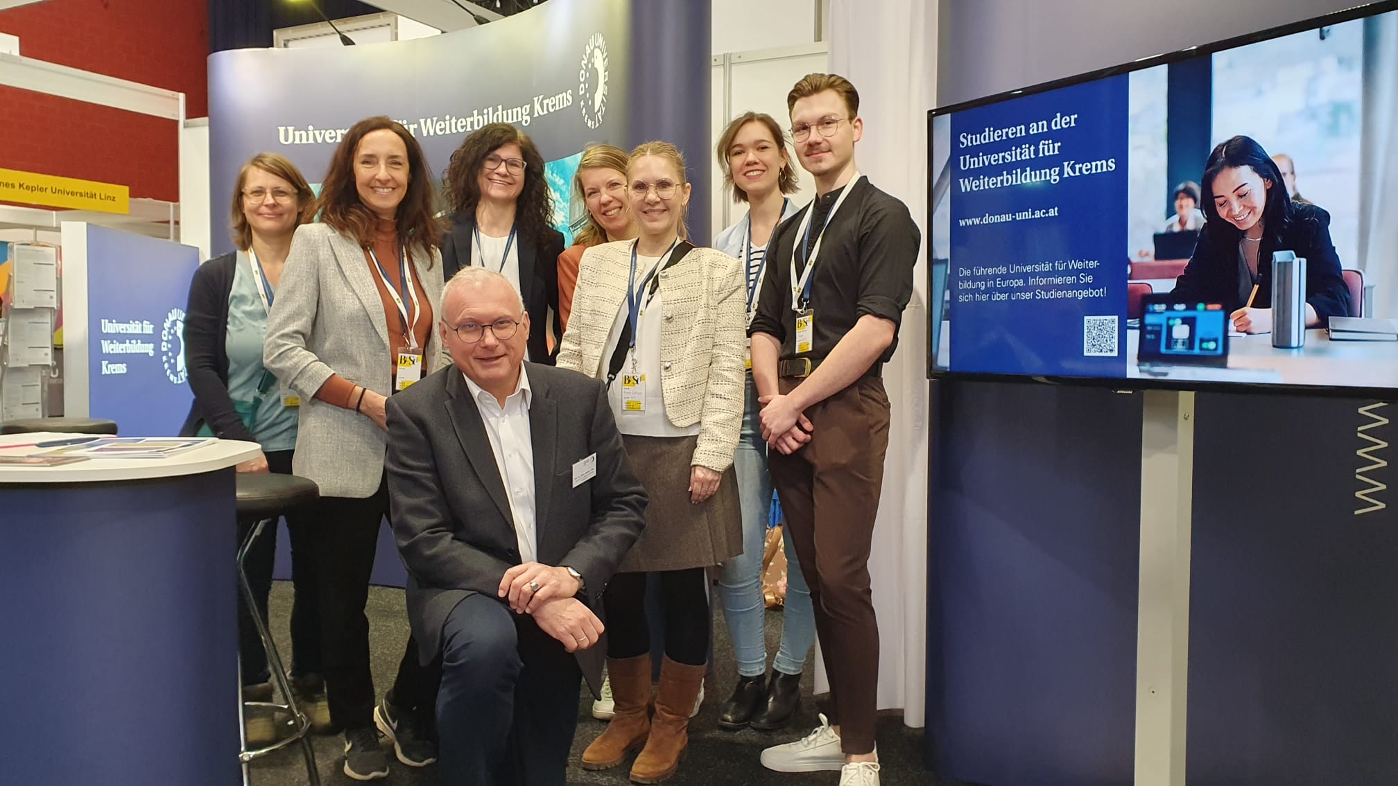 Beratungsteam am Stand der Universität für Weiterbildung Krems