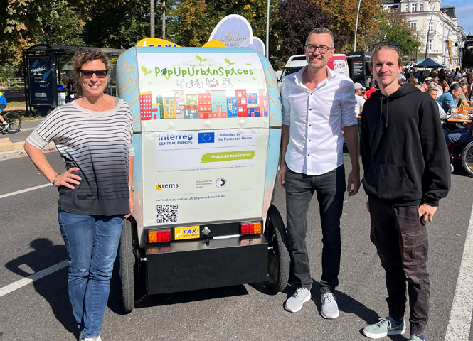 © DBU Back view of FAXI with the PopUpUrbanSpaces-Logo