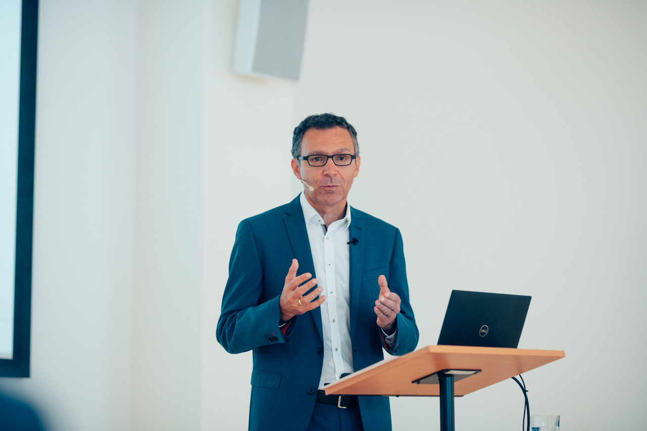 © Donau-Universität Krems/Walter Skokanitsch Univ.-Prof. Dkfm. Dr. habil Attila Pausits